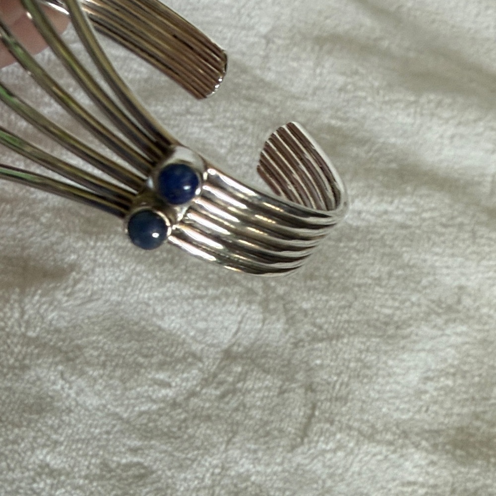 Elegant Silver and Blue Jewelry Set - Picture 6 of 9